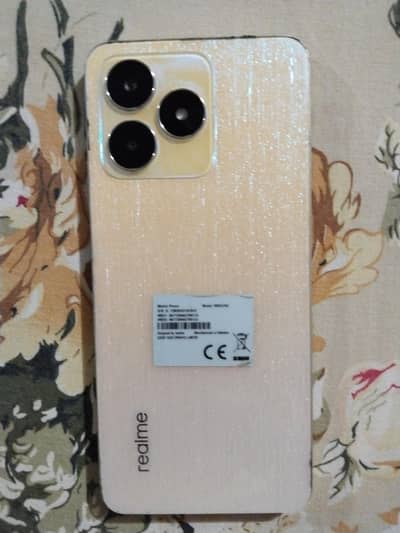 Panel change karwaya ha Glass pr Scratch ha Urgent sale