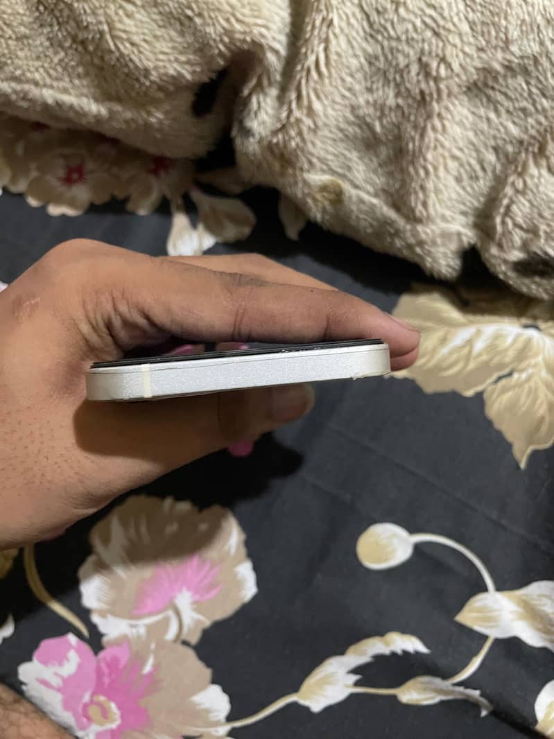 Apple iPhone 12 3