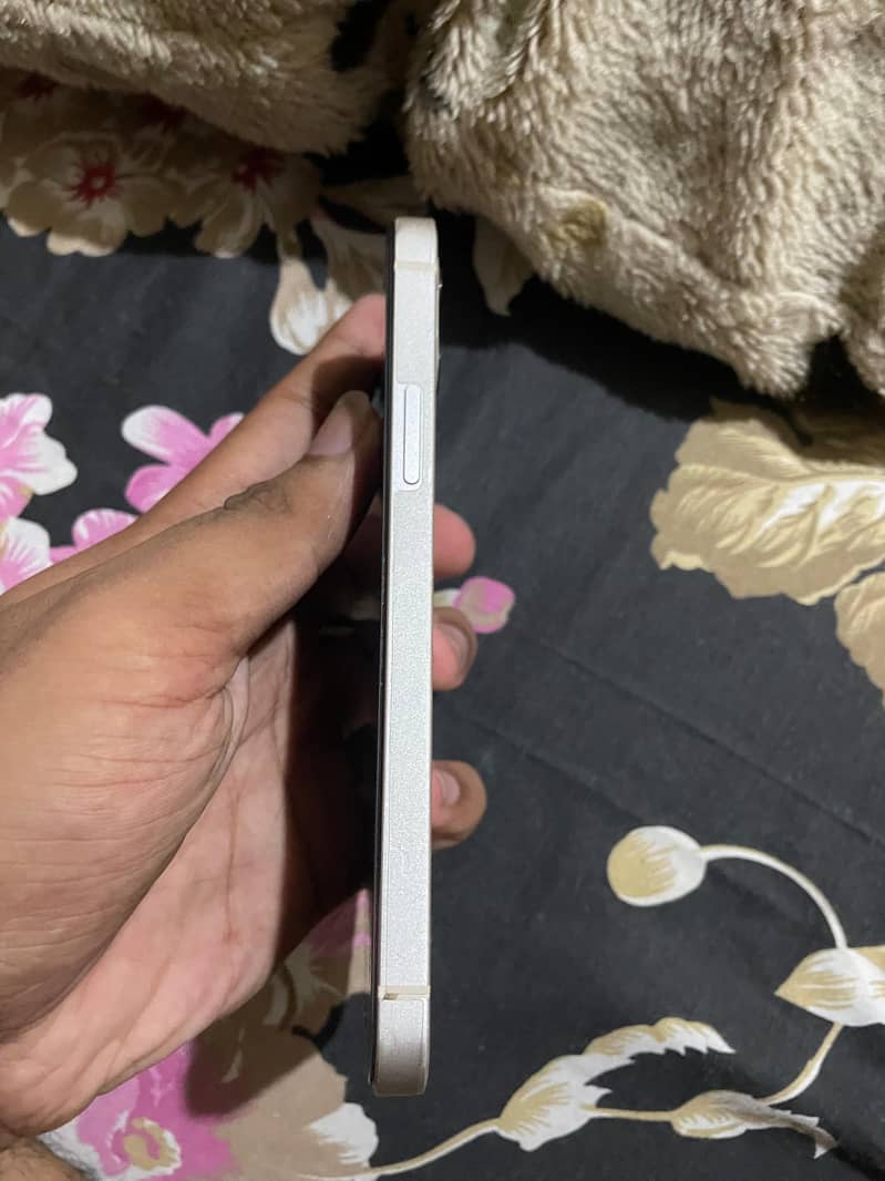Apple iPhone 12 6
