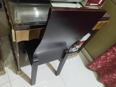Computer or study table with 1 chair with good stablity