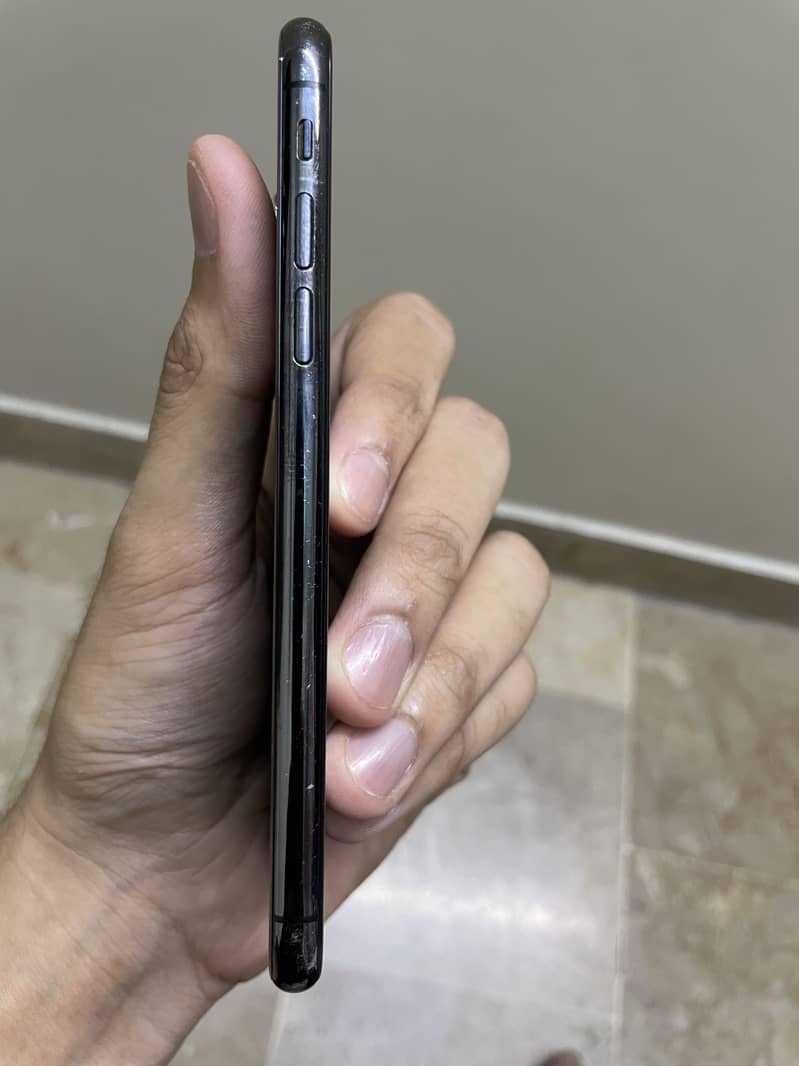 Apple iPhone X 3