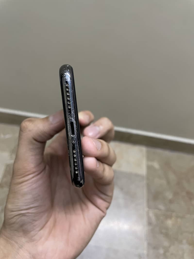 Apple iPhone X 5