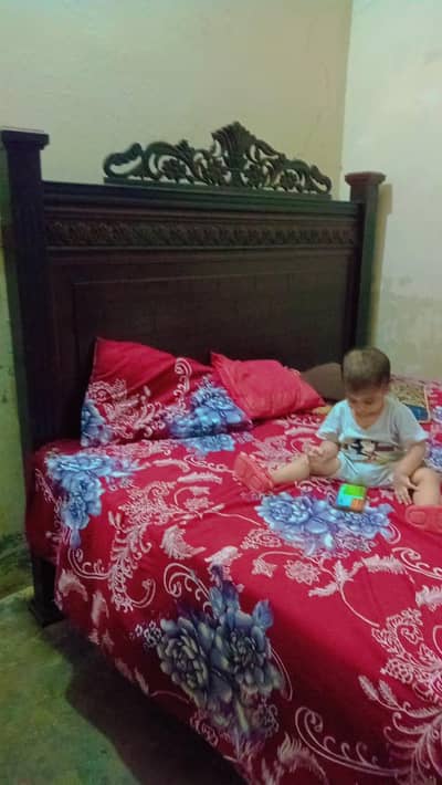 pure wood king bed in good condition