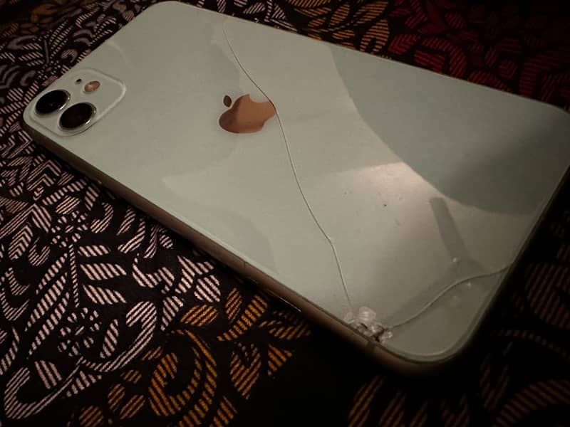 Apple iPhone 11 4