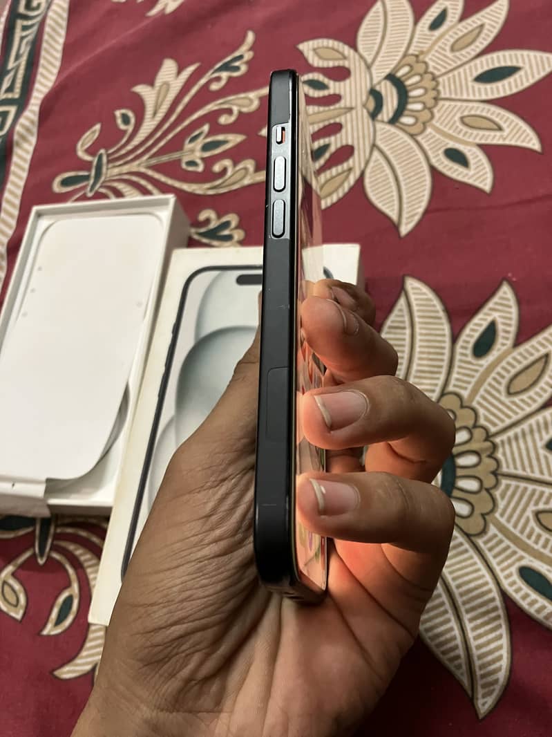 Apple iPhone 15 2