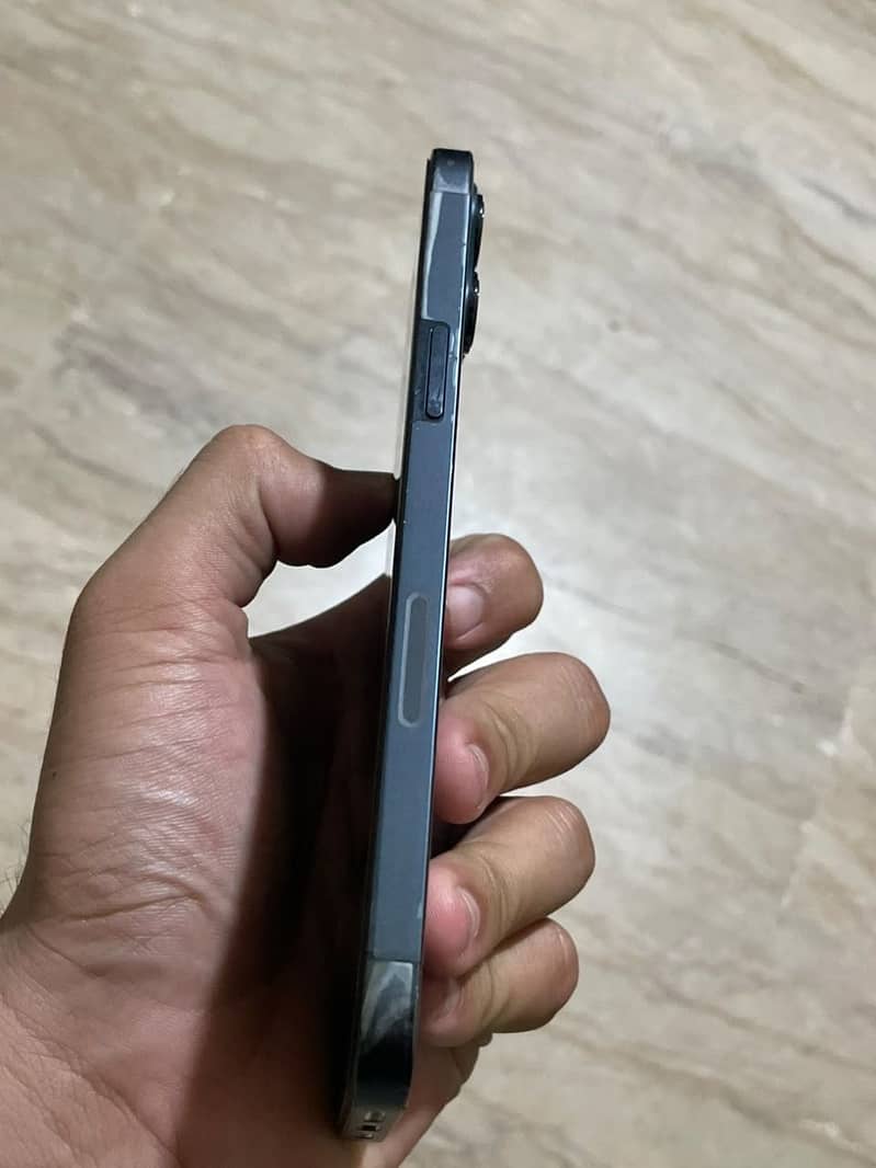 Apple iPhone 12 Pro Max 4