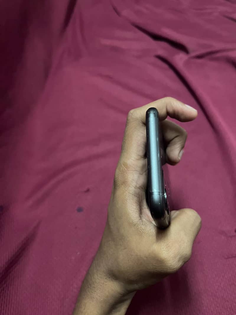 Apple iPhone 11 3