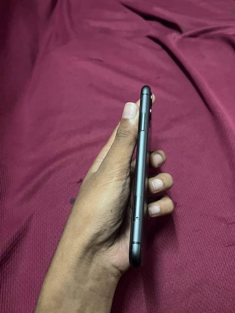 Apple iPhone 11 4