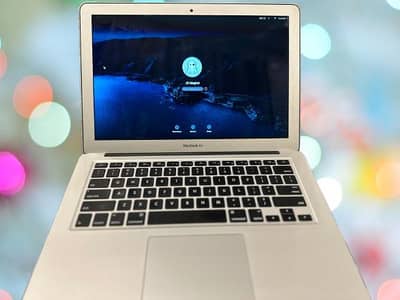 MacBook Air  Model 2017  Screen Size 13 Inch  8/256  HD Graphics