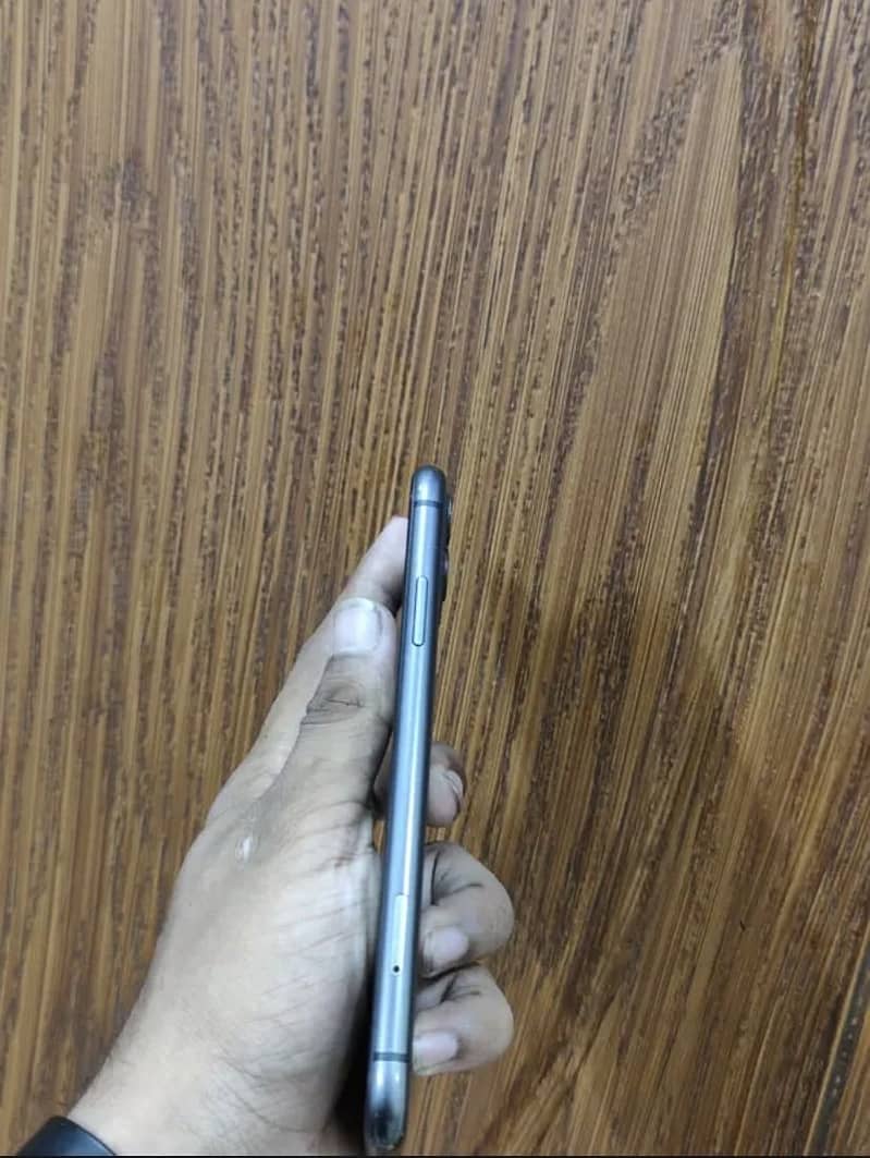 Apple iPhone 11 3