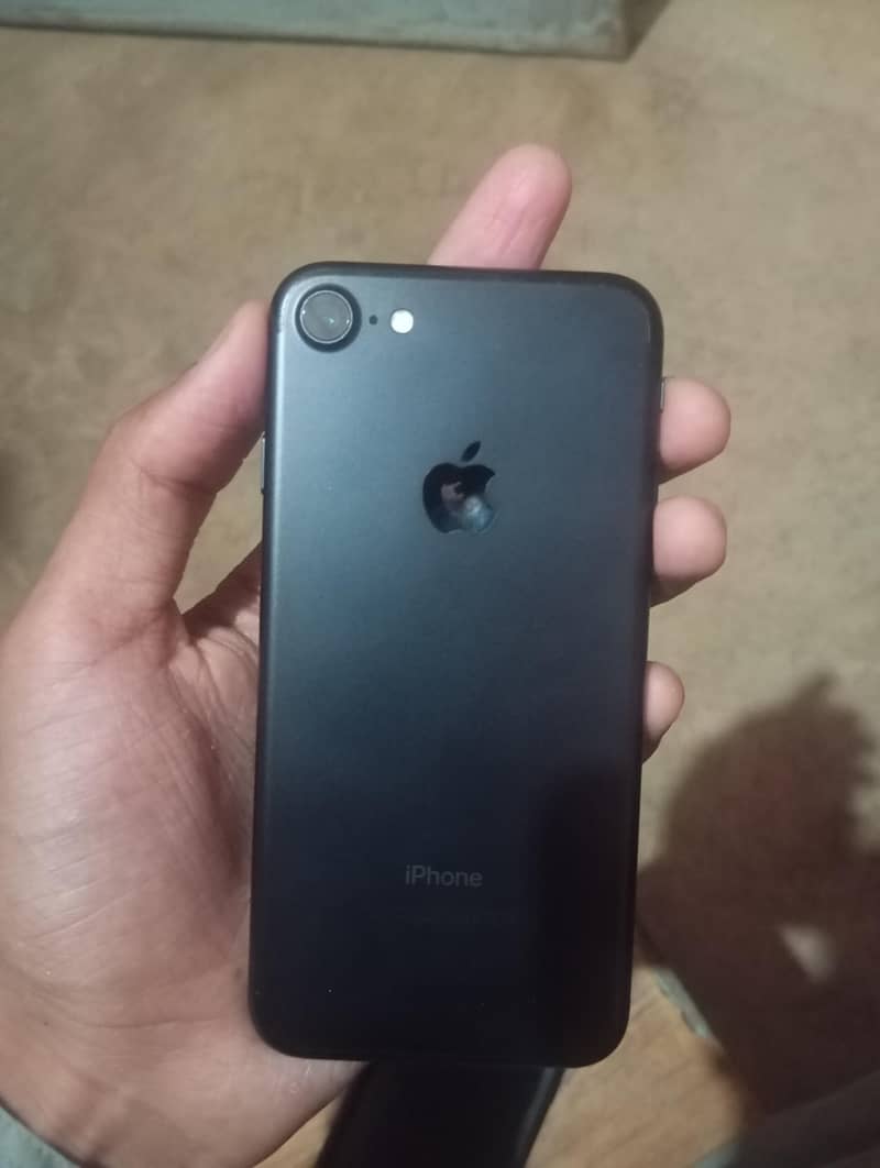 Apple iPhone 7 1
