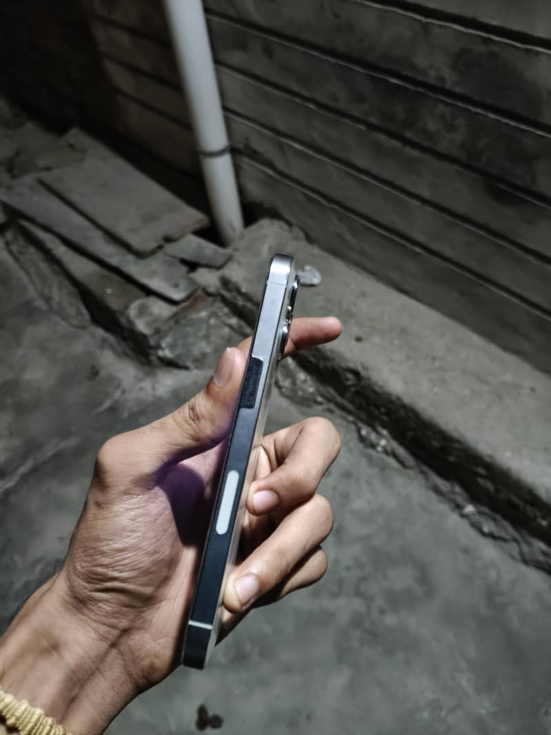 Apple iPhone 13 Pro 2