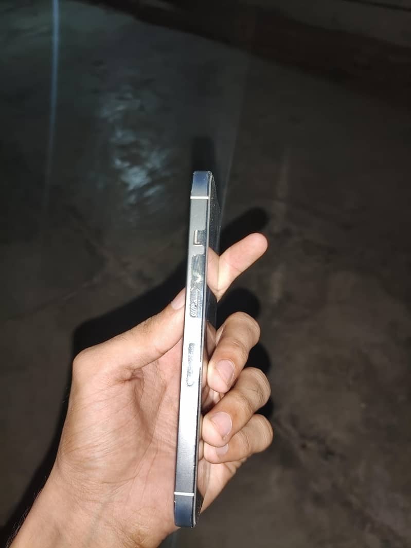 Apple iPhone 13 Pro 4