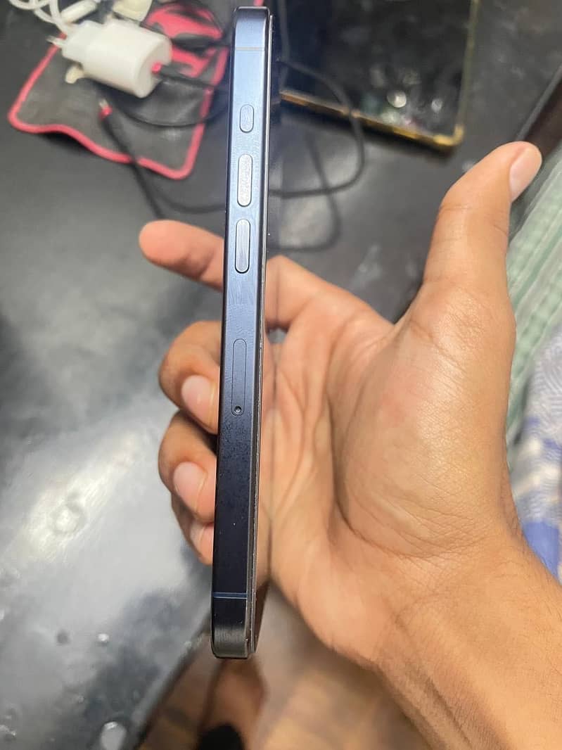 Apple iPhone 15 Pro 0
