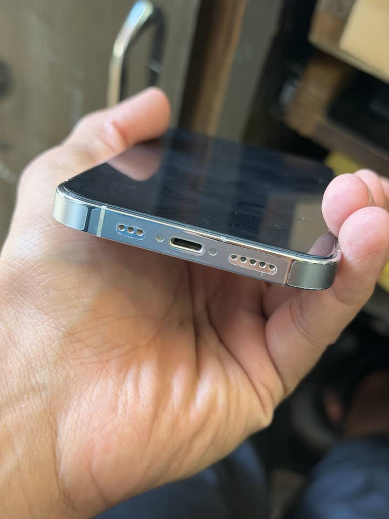 Apple iPhone 13 Pro 2
