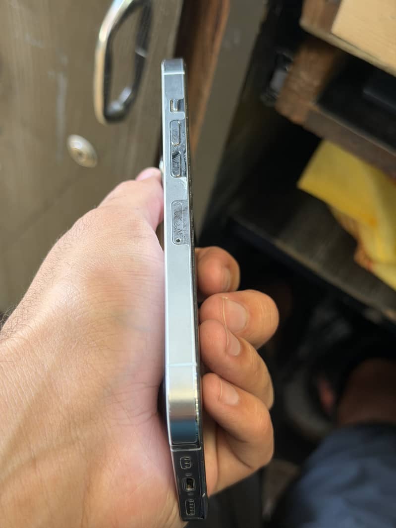 Apple iPhone 13 Pro 4