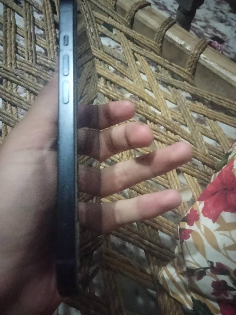 Apple iPhone 13 2