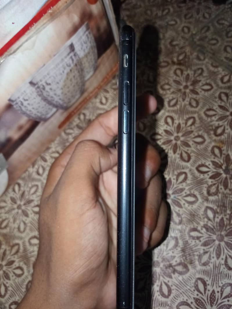 Apple iPhone 7 2