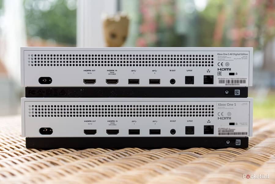 XBox One S 4