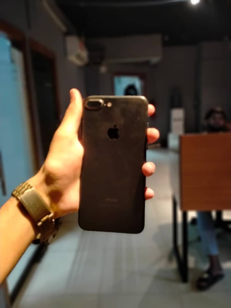 Apple iPhone 7 Plus 1