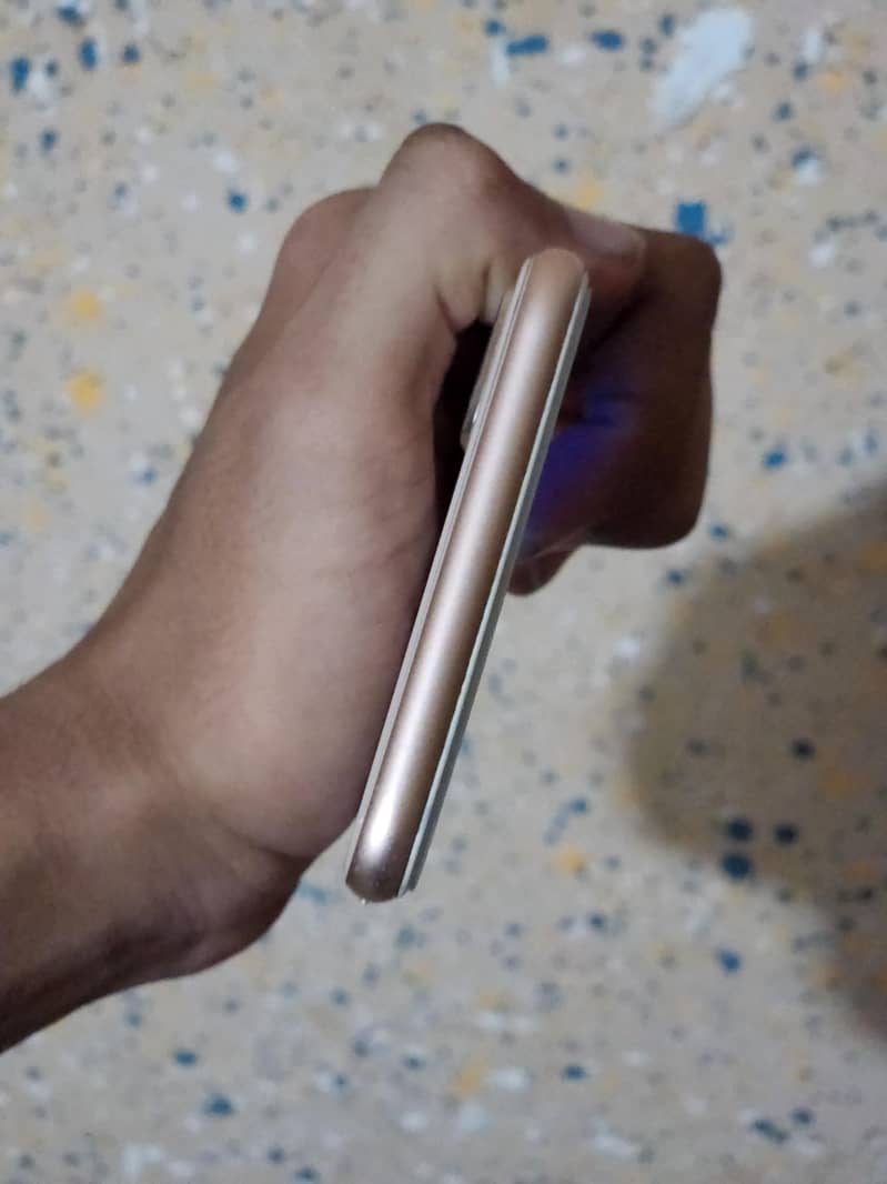Apple iPhone 8 Plus 3