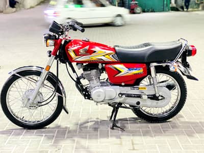 Honda CG 125 2025 model Islamabad number 2500km total genuin