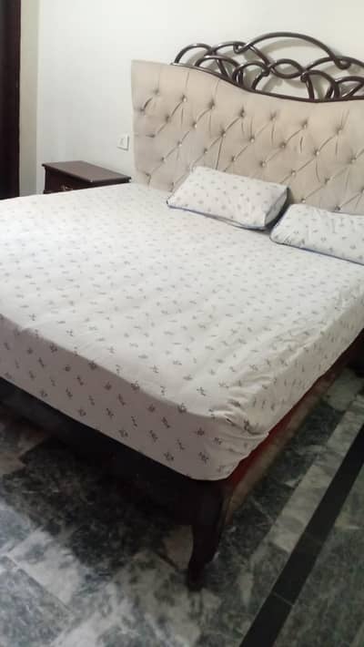 king bed wooden with attach draw / double bed/ bed set