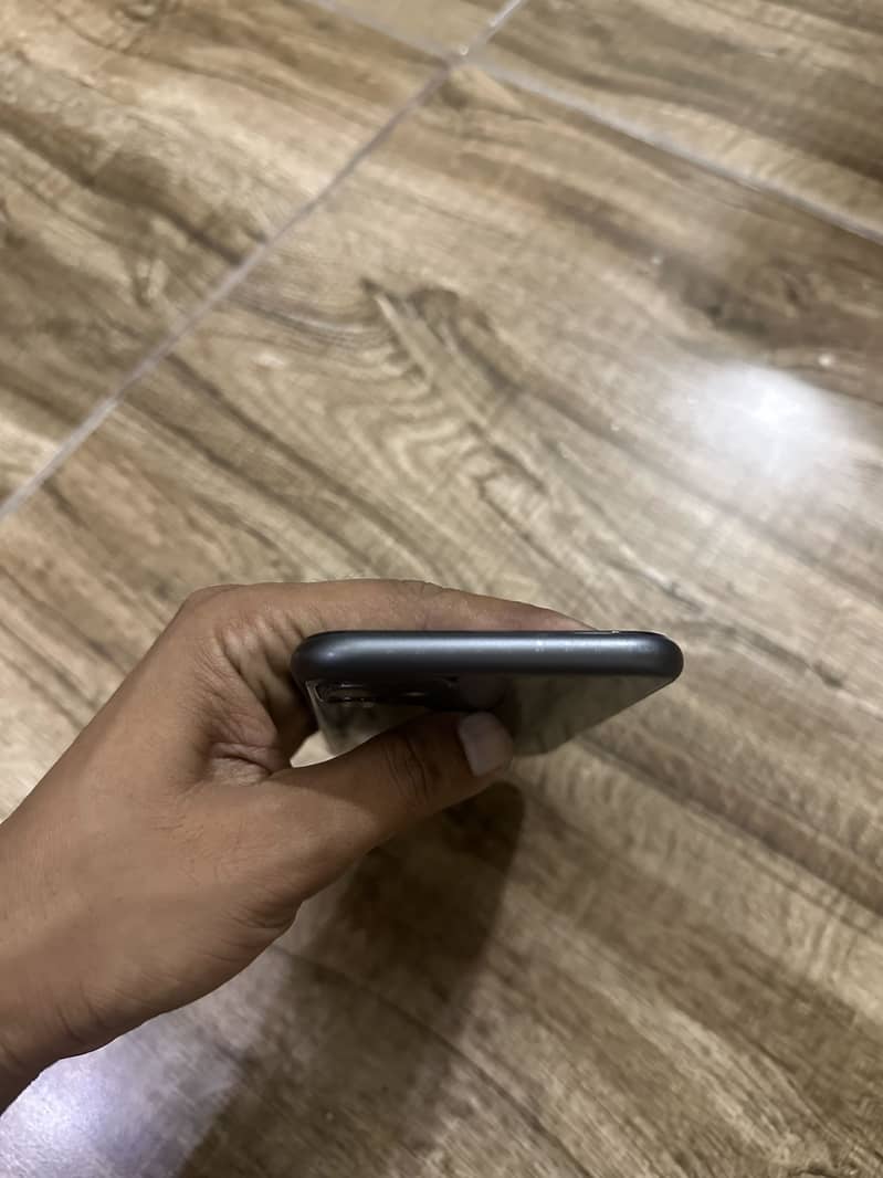 Apple iPhone 11 5