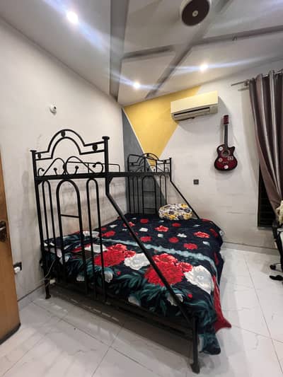 Heavy duty Metal bunk bed (Double / king size + single top