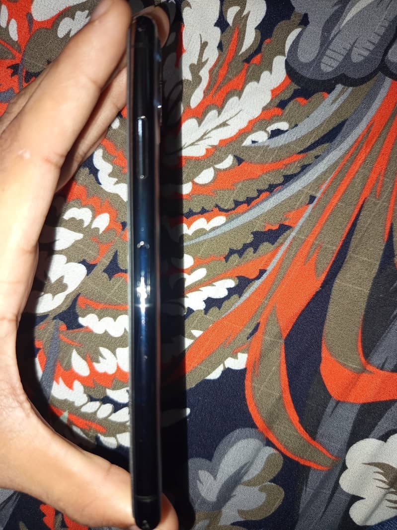 Apple iPhone 11 Pro Max 2