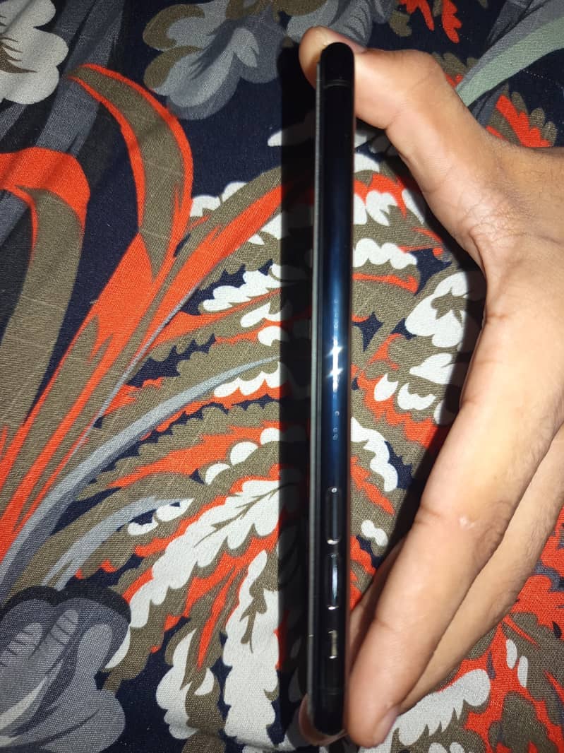 Apple iPhone 11 Pro Max 4