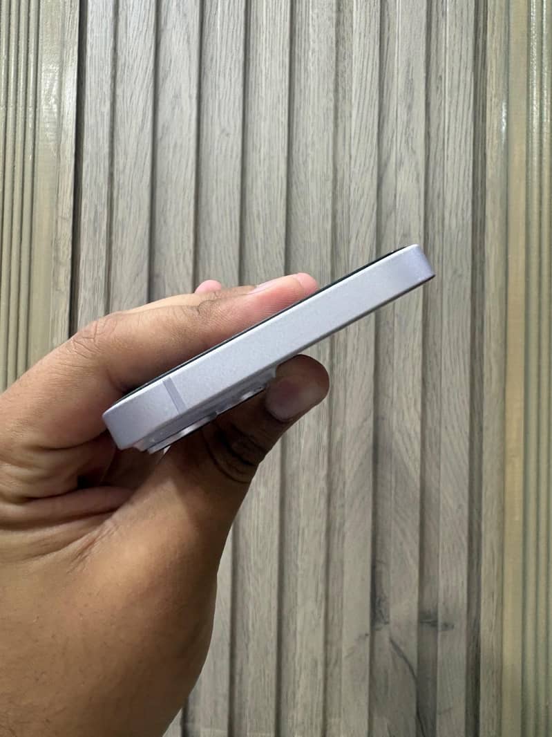 iPhone 14 3
