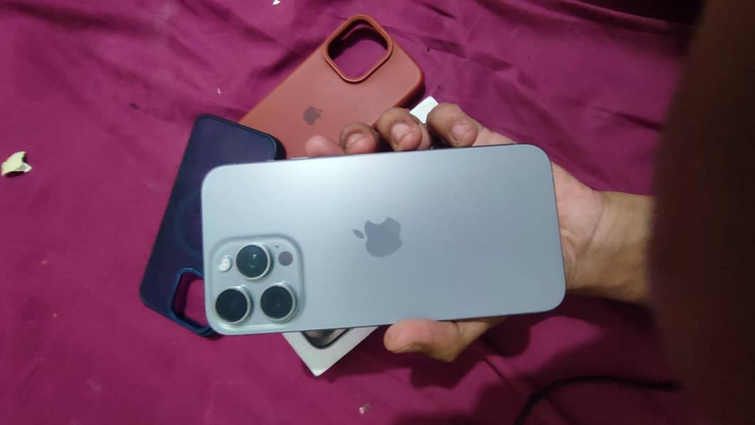 Apple iPhone 15 Pro Max 0