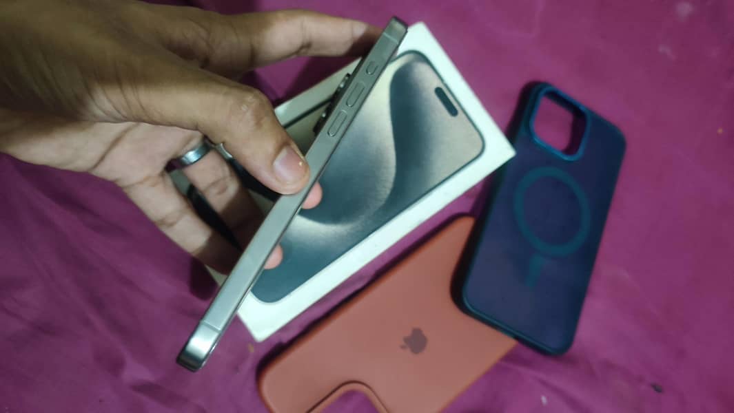 Apple iPhone 15 Pro Max 2