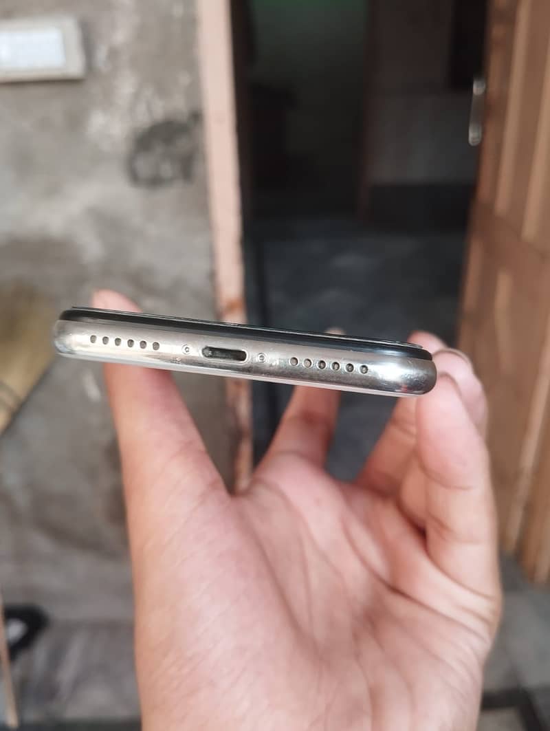 Apple iPhone X 5
