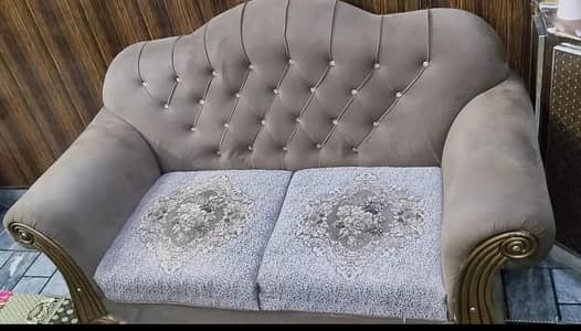 2 seater sofa bil kul ok hai jis nay lay na hai to lay lay