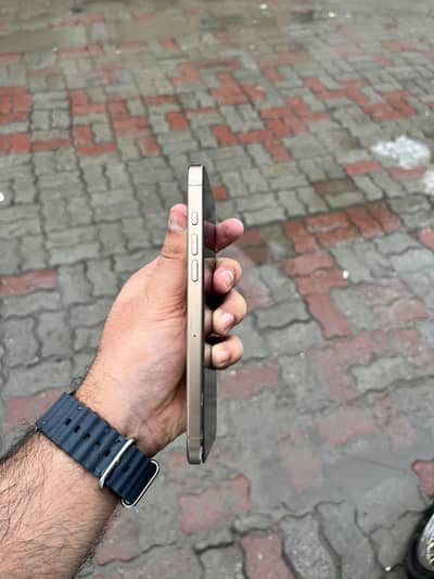 Apple iPhone 16 Pro Max