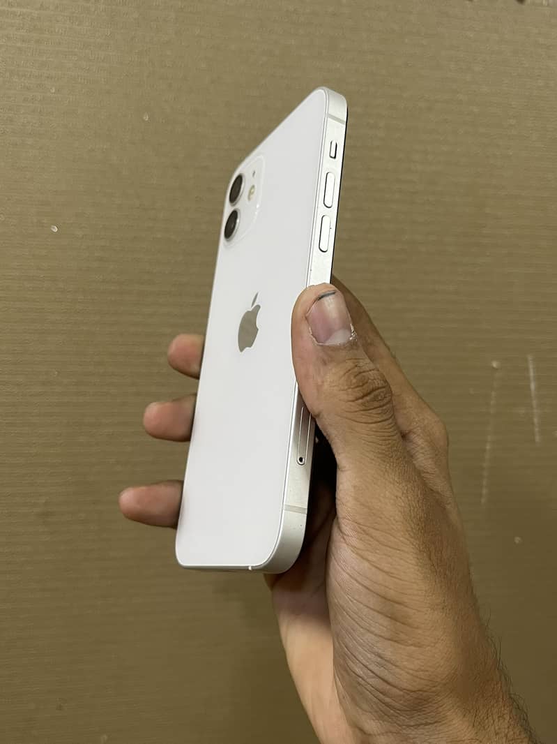Apple iPhone 12 3