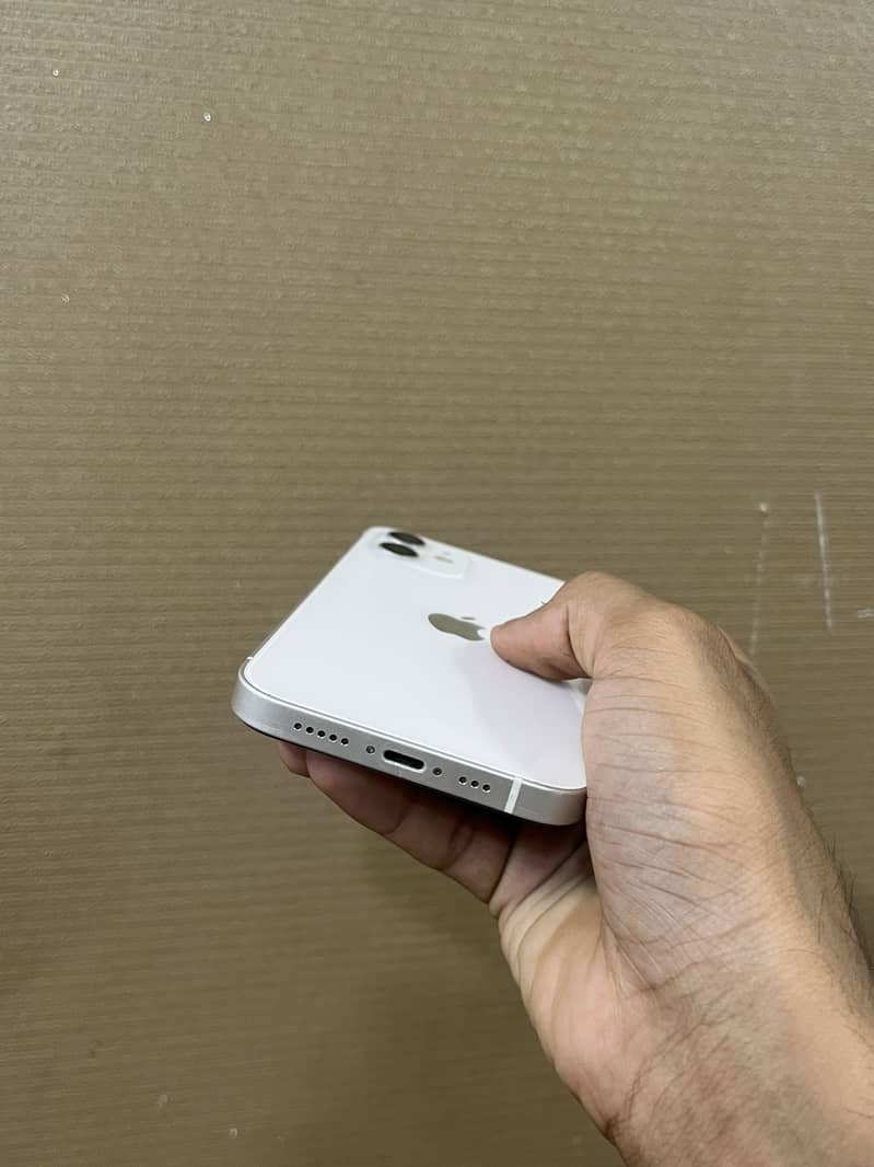 Apple iPhone 12 4