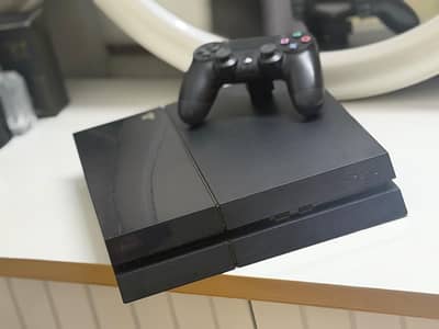 PS4 500GB WITH 6 GAMES