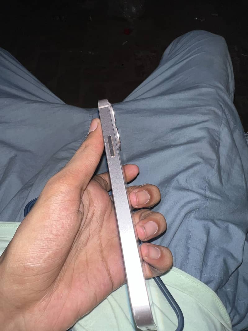 Apple iPhone 13 3