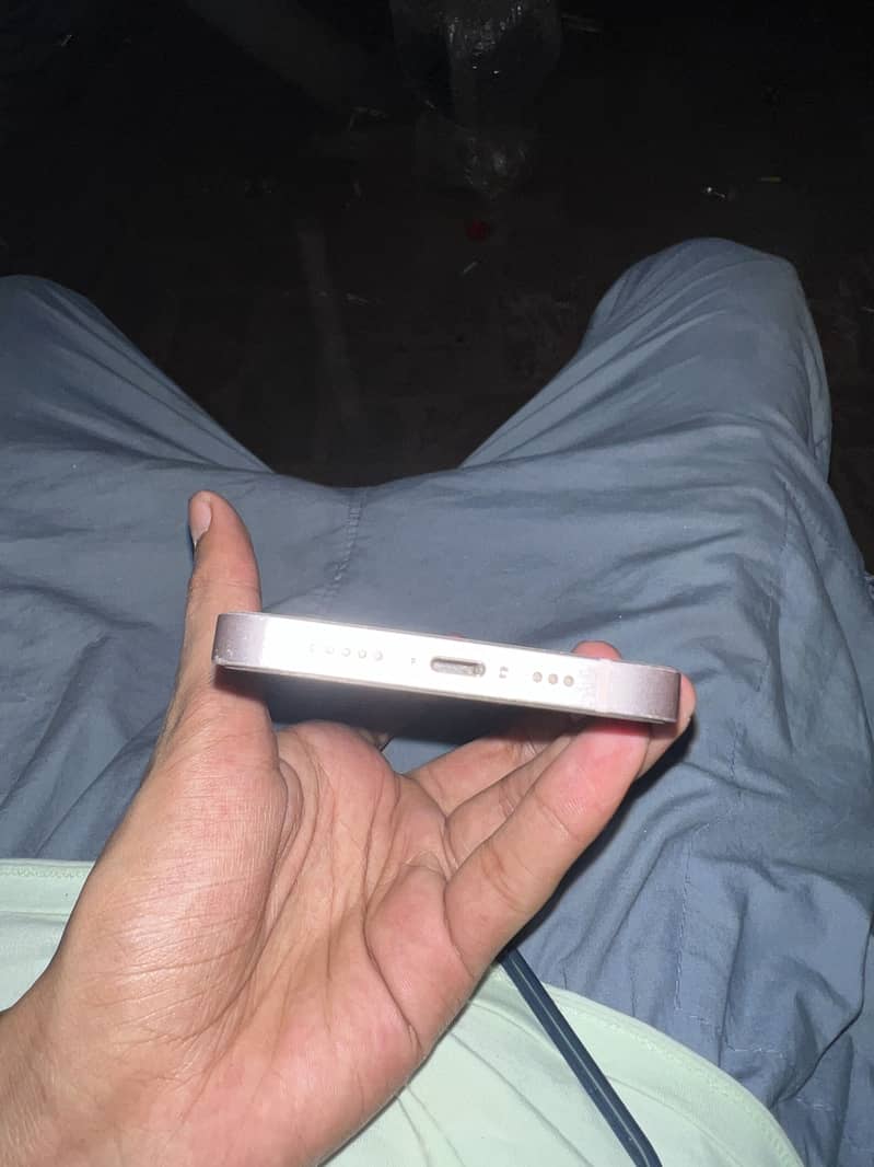 Apple iPhone 13 5