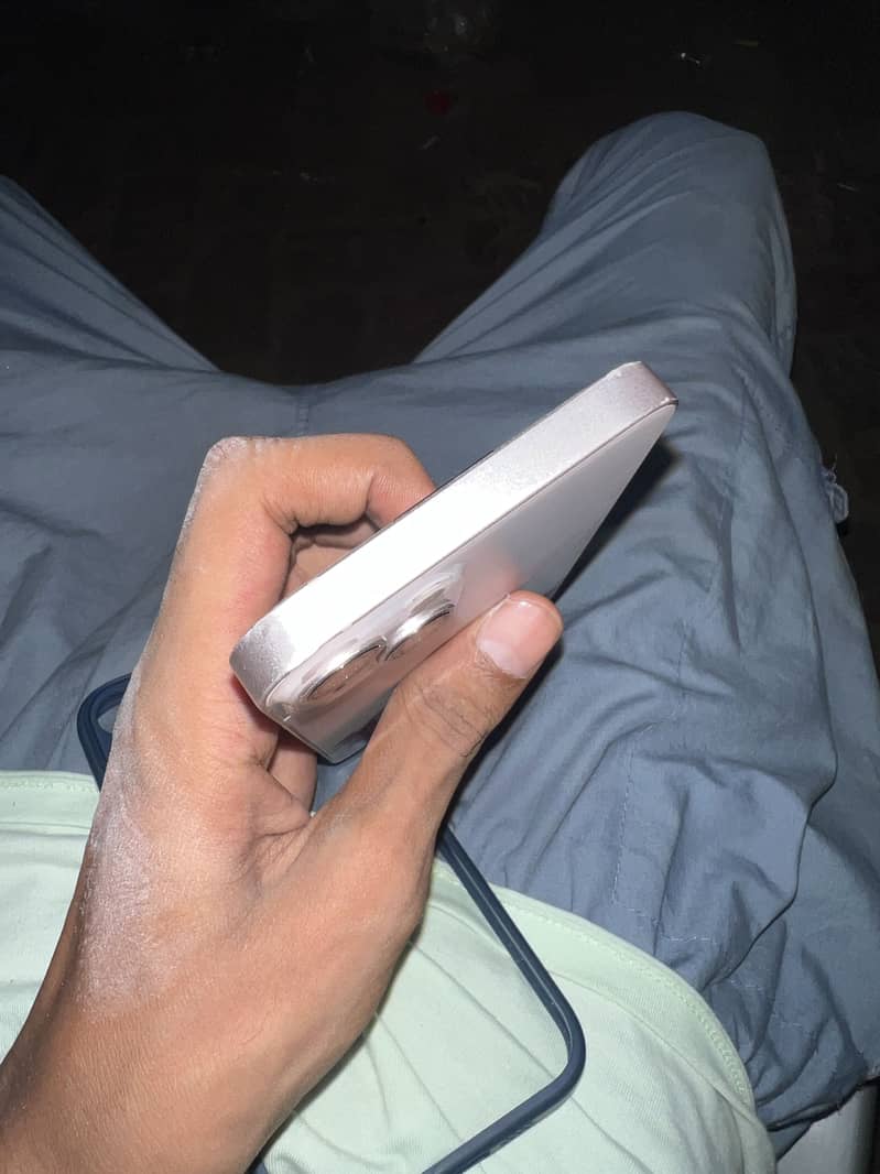 Apple iPhone 13 6