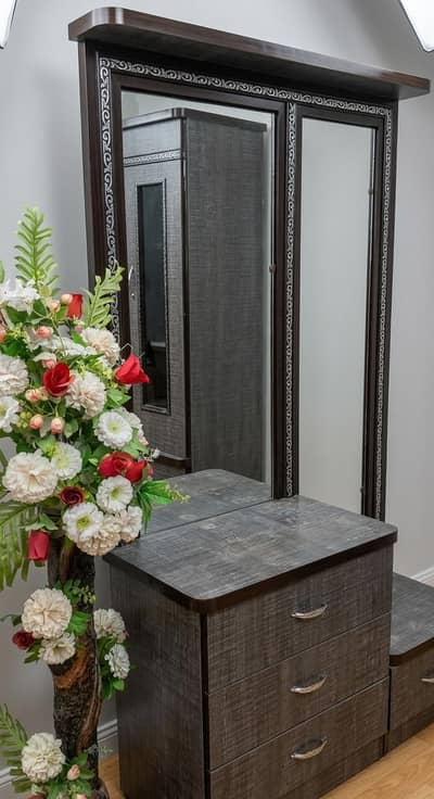 complete furniture 5 items selling by Rs 82 thousand rupess
