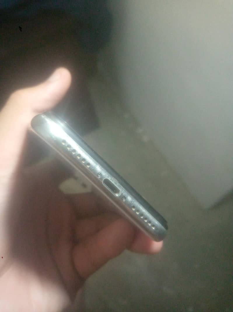 Apple iPhone X 3