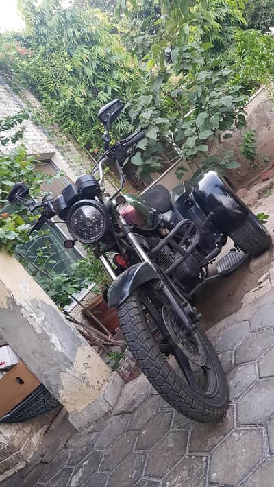 Trike motorcycle inspired by Harley Davidson freewheeler