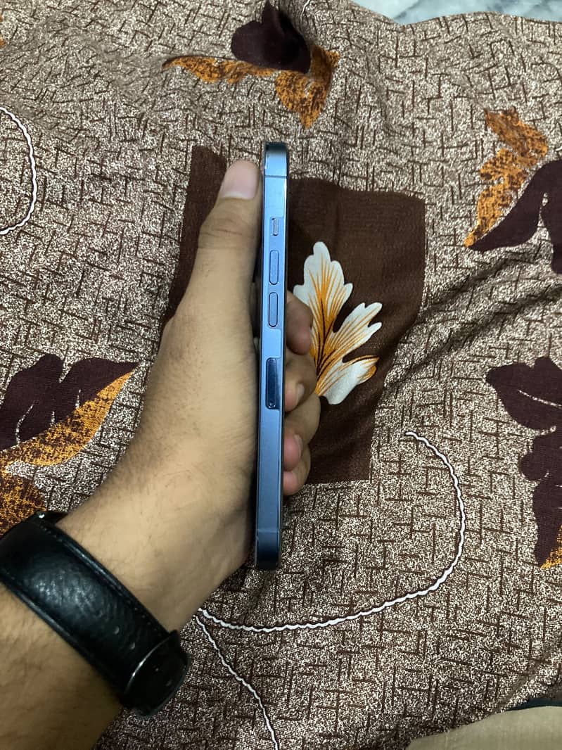 Apple iPhone 13 Pro 2
