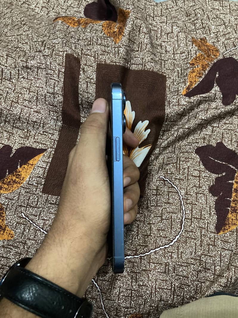 Apple iPhone 13 Pro 4