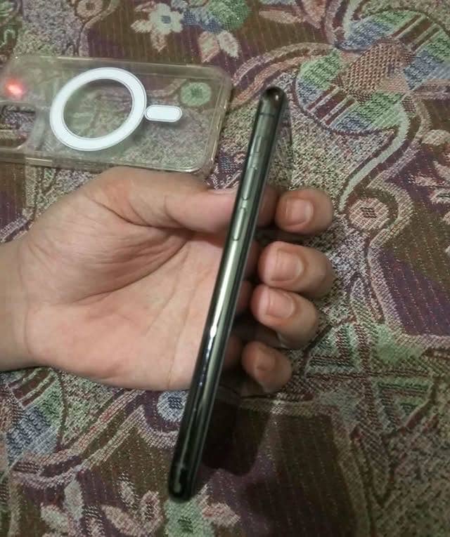 Apple iPhone 11 Pro 2