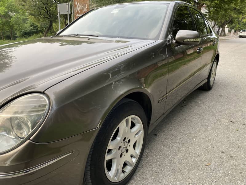 Mercedes E Class 2007 original condition and mileage 4